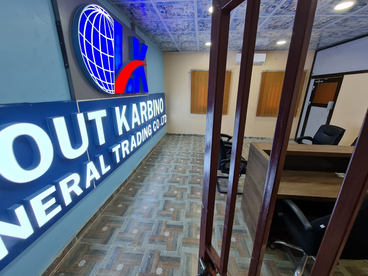 LOUT KARBINO Office Branding